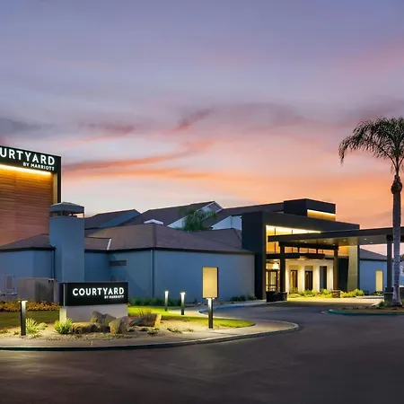 Courtyard By Marriott Fresno Hotel